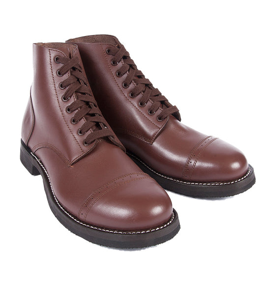 RUSSET LOW BOOTS REINFORCED WITH RUBBER SOLES.